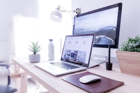 Foto-Beitrag-Digitalisierung-Arbeitsplatz-scaled-2